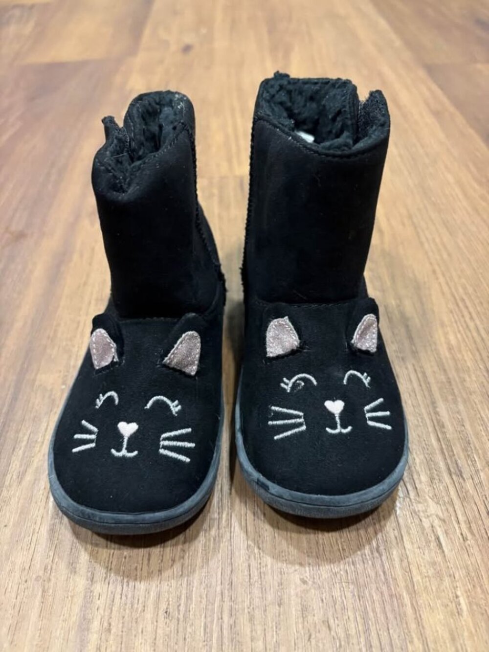 These are adorable with a cat face on the foot.  The ears are a light glitter an